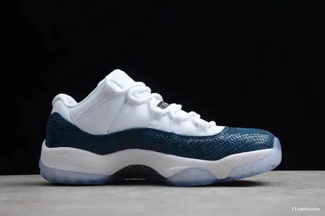 11 Low Jordan Air Snakeskin Blue Navy CD6846-102 0514